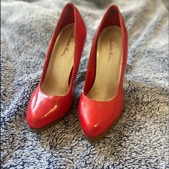 Red Pumps - Picture 3 of 3